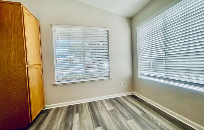 Move in ready 3bed / 2bath ! Don't miss this incredible opportunity !