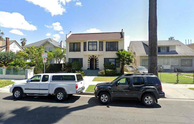 1952 1/2 S LN SALLE AVE
