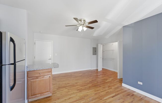 Studio, 1 bath, 250 sqft, $1,275, Unit 7450-32