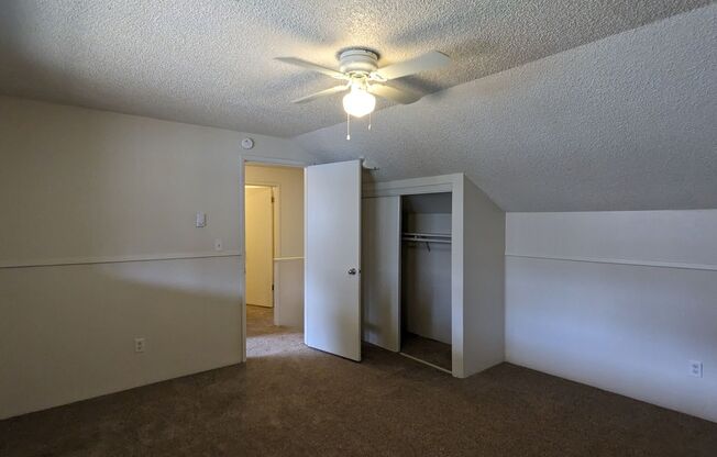 3 beds, 1.5 baths, 1,500 sqft, $1,893, Unit 2712-3