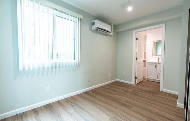 Studio, 1 bath, 565 sqft, $1,798, Unit 300