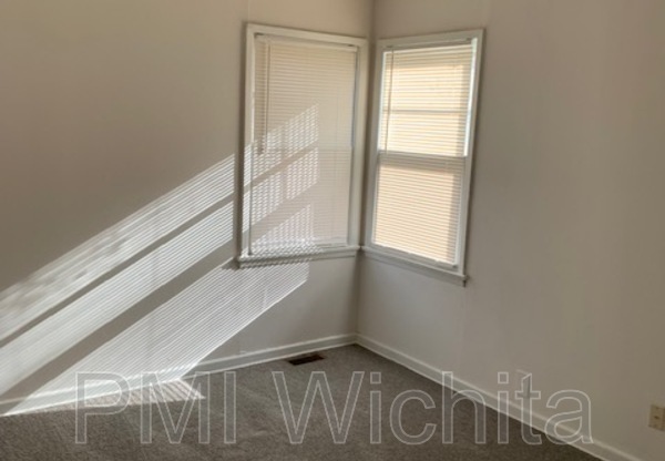 2 beds, 1 bath, 727 sqft, $750