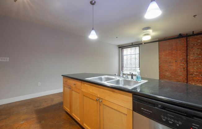 2 beds, 2 baths, 945 sqft, $1,395, Unit 407