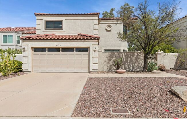 Highly sought after golf course lot in Arrowhead Ranch, you will not be disappointed in the beauty.  3 bedrooms, 2.5 bathrooms, 2k sq ft this home is light and bright and Ready for you NOW!!!