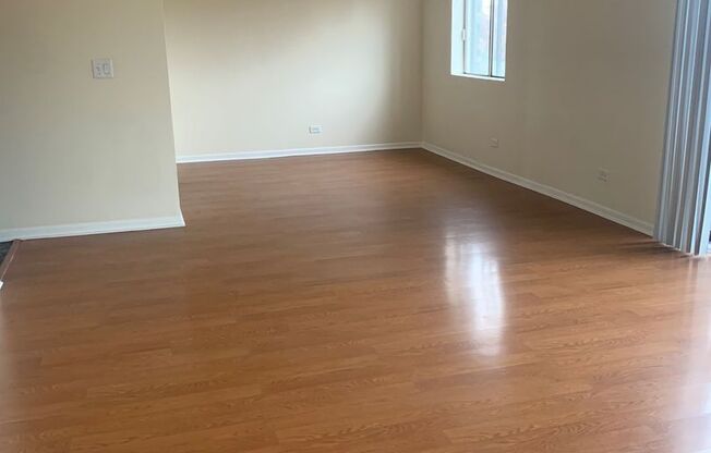 2 beds, 1 bath, 950 sqft, $1,700, Unit 2300#404