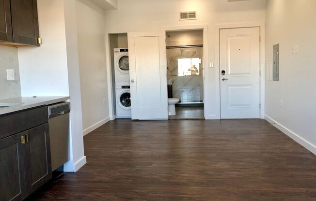 Studio, 1 bath, 400 sqft, $1,310, Unit 502