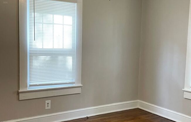 2 beds, 1 bath, $1,300