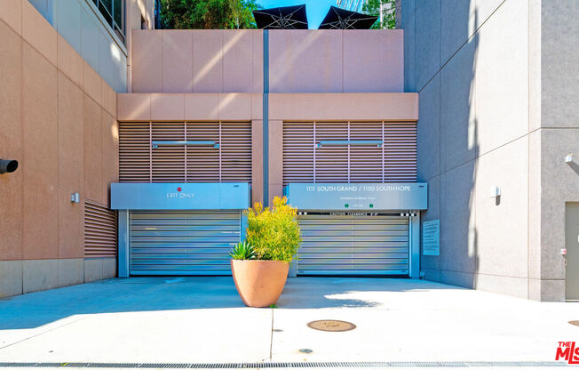 1 bed, 1 bath, 960 sqft, $2,700, Unit 714