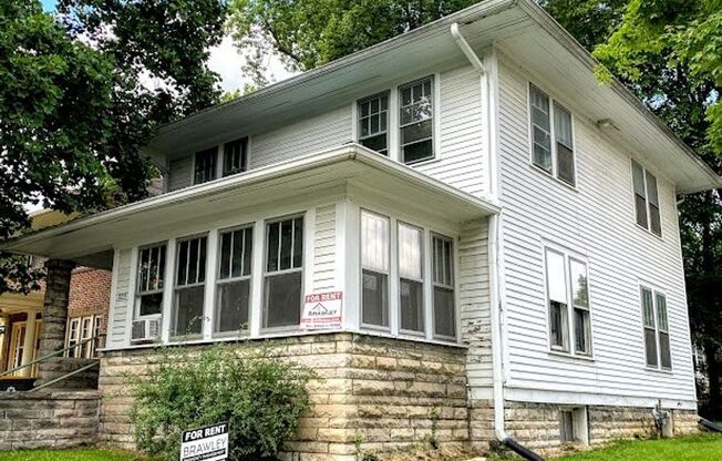 *Available August 2026!* 5 bedroom house downtown!!  Recently Renovated!