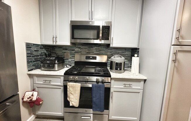 1270 E 51 ST