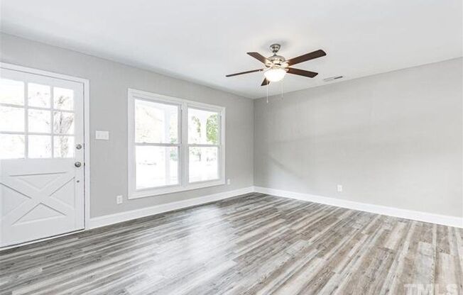 Gorgeous 3/1 Renovated single family home in SE Raleigh - Pet Friendly with Fenced-in Backyard!