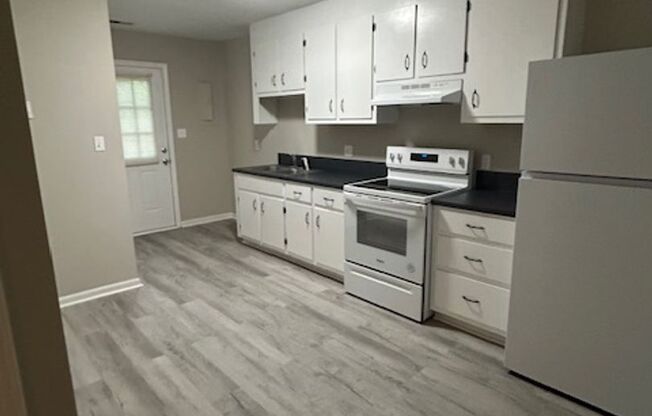 2 beds, 1 bath, $1,095