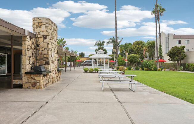 1 bed, 1 bath, 800 sqft, $2,180, Unit R18
