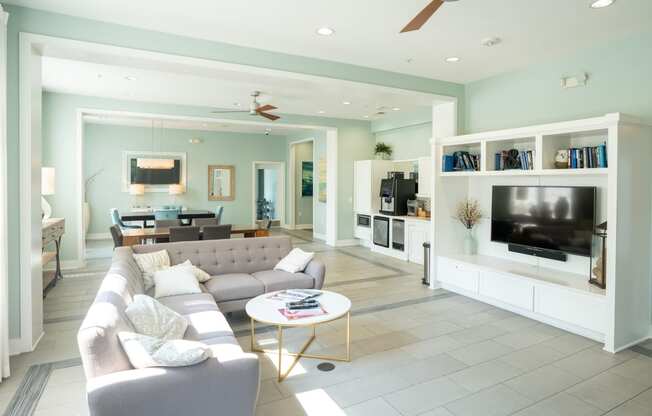 Clubroom and Coffee Bar