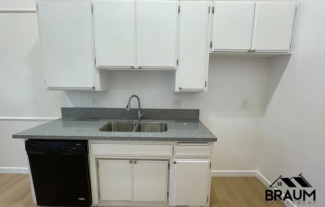 2 beds, 1 bath, $2,195