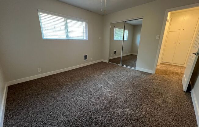 2 beds, 1 bath, 800 sqft, $2,195, Unit 28