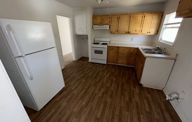 3 beds, 1 bath, $925