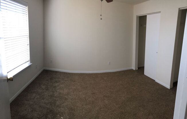 2 beds, 1 bath, 800 sqft, $959