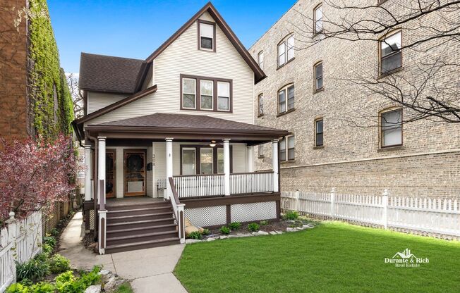 Modern Updated Victorian Duplex 3-Plus Bedroom Apartment in Oak Park