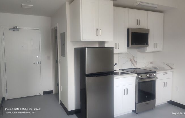 Studio, 1 bath, 239 sqft, $1,740, Unit 304