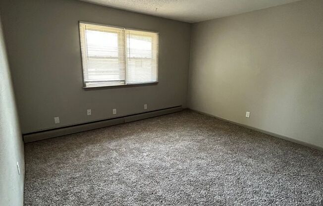 2 beds, 1 bath, $715