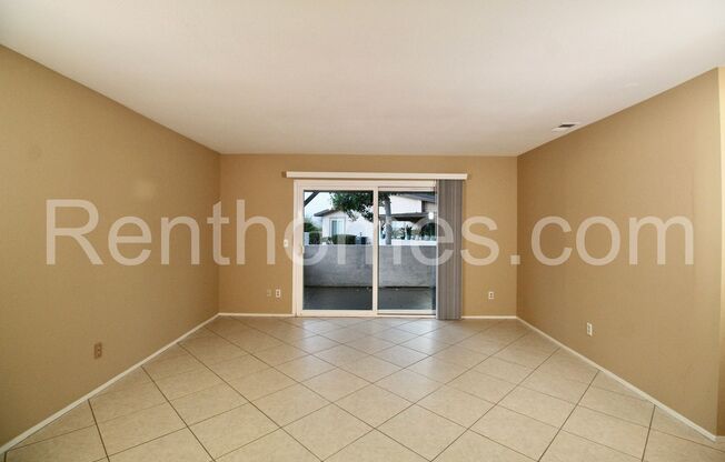 Rancho Bernardo, 12543 Caminito De La Gallarda - Walk to shopping!
