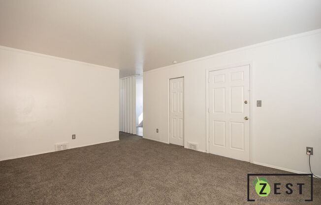 2 beds, 1 bath, $1,100, Unit 2 (Upper)