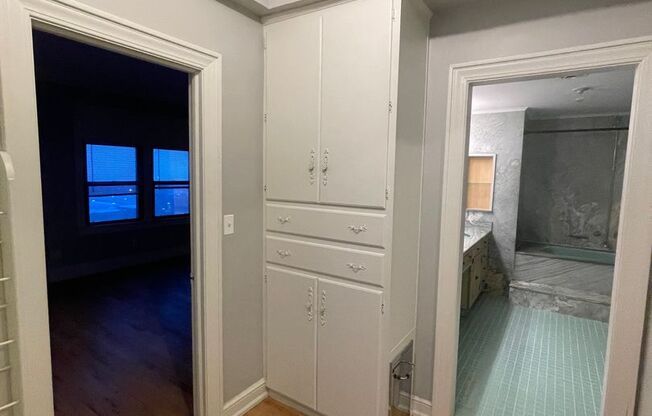 3 beds, 2.5 baths, 2,130 sqft, $3,024, Unit 1200