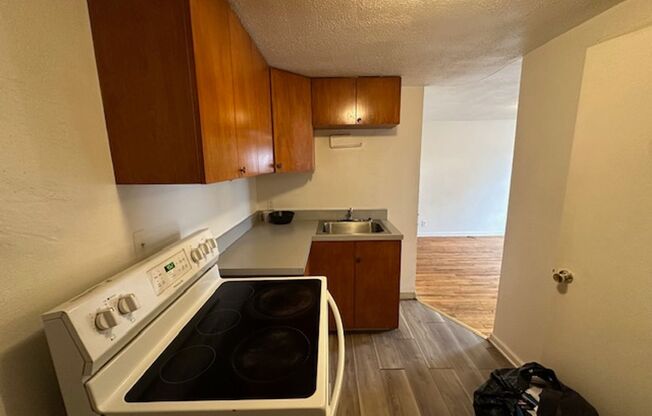 1 bed, 1 bath, 700 sqft, $850, Unit Apt 5