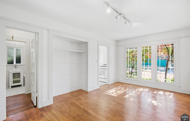 501 BAY ST