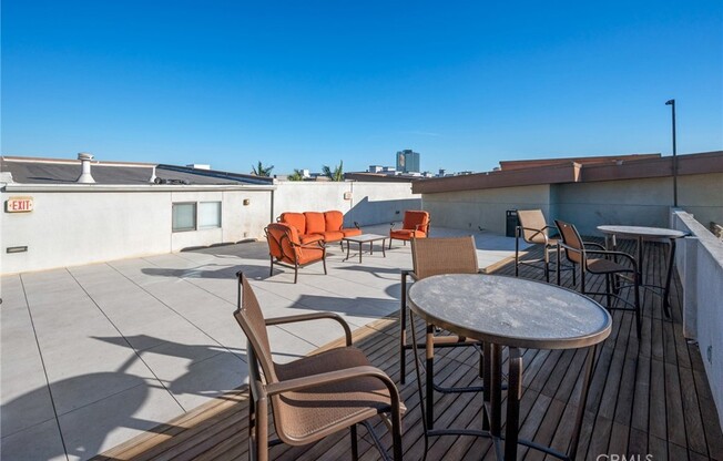 1 bed, 1 bath, 899 sqft, $3,000, Unit 210