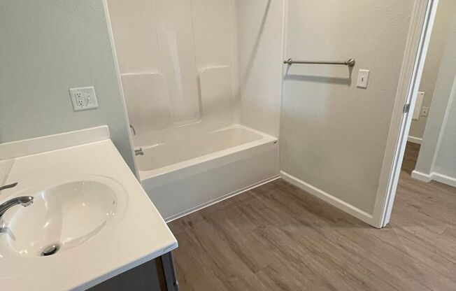 1 bed, 1 bath, 670 sqft, $929, Unit 1140-207