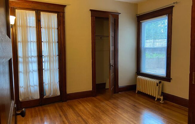 3 beds, 1 bath, $1,650, Unit Lower