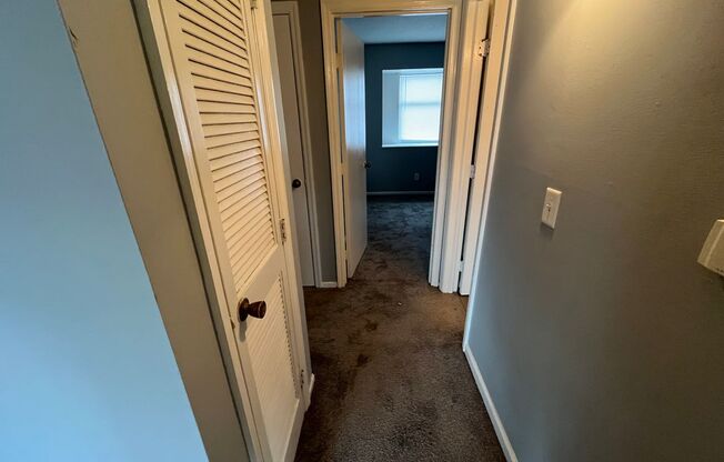 2 beds, 1 bath, 774 sqft, $940, Unit B11