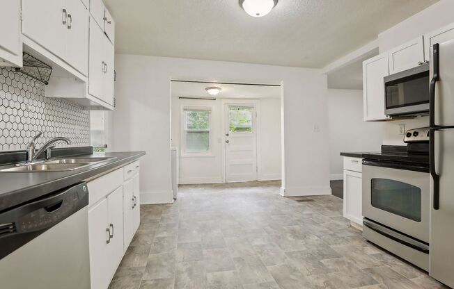 NE MPLS Fantastic Single Family Home, New Updates with Dishwasher and Laundry!