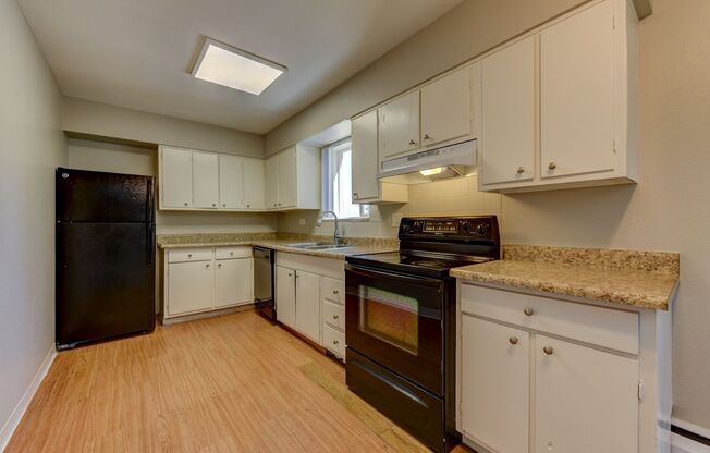 RENT SPECIALS! Spacious 2 bedroom close to Anschutz Medical School, SHOPPING and MORE!