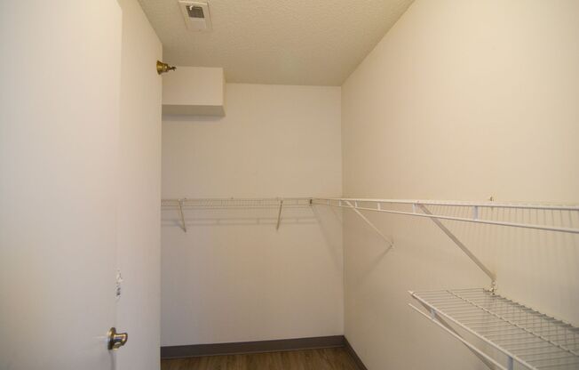 2 beds, 1 bath, 976 sqft, $945, Unit 107