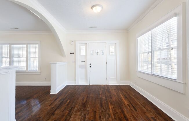Spacious Upstairs 3/1.5 Duplex Unit w/ Bonus Room Minutes From Midtown/Downtown!