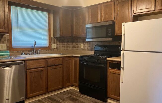 2 beds, 1 bath, $1,195