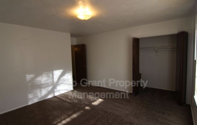 2 beds, 1.5 baths, 1,000 sqft, $1,195