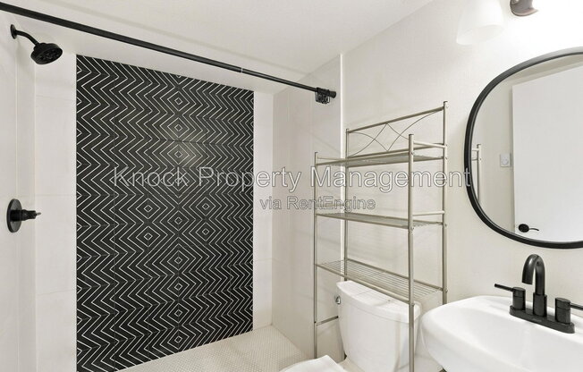 2 beds, 1 bath, 936 sqft, $1,700, Unit B