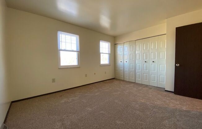 3 beds, 1.5 baths, $1,695, Unit 800