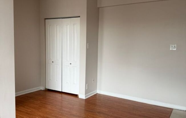 Studio, 1 bath, $1,050, Unit 404