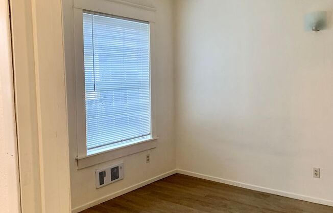 1 bed, 1 bath, $1,200, Unit 13