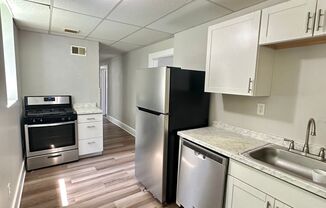 Recently Renovated 2 Bed, 1 Bath Apartment in Uptown - Available 8/10!