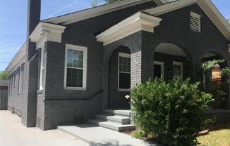 4BR/2BA Downtown House Walking Distance to Forsyth Park and Daffin Park