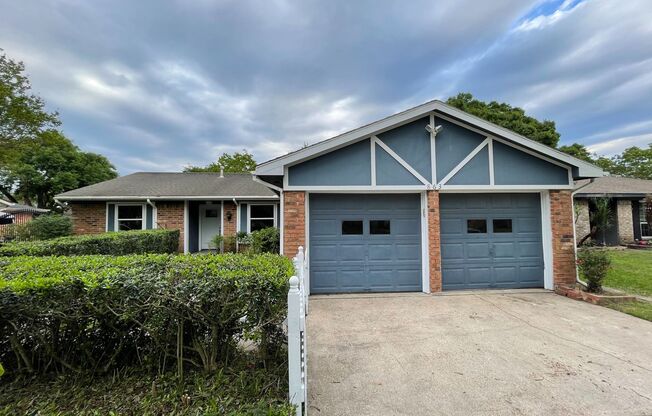 3 BR/ 2 Bath home in El Camino South!