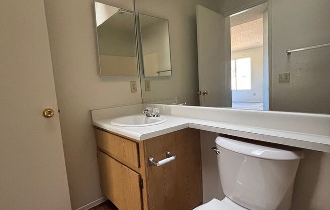 2 beds, 2 baths, 900 sqft, $2,200, Unit 08