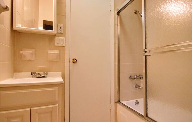 Studio, 1 bath, $3,025, Unit 2e