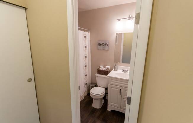 This is a picture of the bathroom a 549 square foot 1 bedroom, 1 bath apartment at Romaine Court Apartments in the Oakley neighborhood of Cincinnati, Ohio.